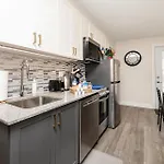 Pet-friendly 2br - Near University