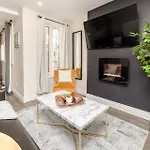Pet-friendly 2br - Near University Apartment *