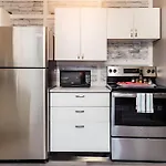 Pet-Friendly 3Br Apartment - Near University & Byward Market