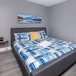Pet-Friendly 3Br Apartment - Near University & Byward Market