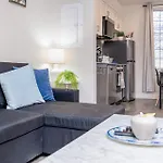 Apartment Modern 2br With Pet Friendly - Near *