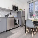Apartment Modern 2br With Pet Friendly - Near *