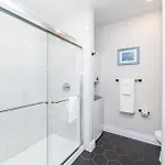 Modern 2br With Pet Friendly - Near