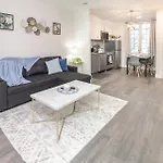 Apartment Modern 2br With Pet Friendly - Near