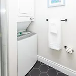 Apartment Modern 2br With Pet Friendly - Near Ottawa