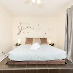 Cozy Modern 4br With Sunny Patio *