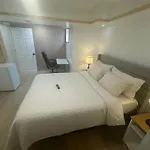 Private Entrance, Private Bathroom, Bedroom And Workspace *