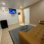 Private Entrance, Private Bathroom, Bedroom And Workspace Apartment