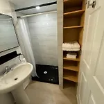 Private Entrance, Private Bathroom, Bedroom And Workspace Apartment Ottawa