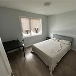 Holiday home Lovely 2 Bedroom 2 Bath