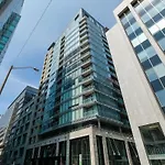 Luxury 1- Bedroom Steps From Parliament Hill
