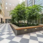 Luxury 1- Bedroom Steps From Parliament Hill