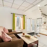 Private 3 Bedrooms Downtown W Balcony *