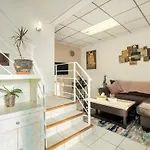 Private 3 Bedrooms Downtown W Balcony Apartment *