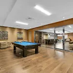 High-End Condo With Gym And Walking Distance To Parliament