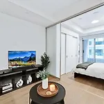 High-End Condo With Gym And Walking Distance To Parliament