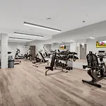 High-End Condo With Gym And Walking Distance To Parliament