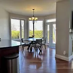 Spacious 4br Near Kanata Tech Park *