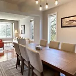 Spacious 4br Near Kanata Tech Park Holiday home
