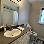 Spacious 4br Near Kanata Tech Park