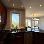 Spacious 4br Near Kanata Tech Park Holiday home *