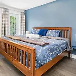 Stylish 2 Bedroom Downtown Apartment