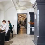 Saintlo Ottawa Jail Hostel