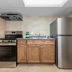 Entire House With 6 Bedrooms, 2 Full Bathrooms, And 1 Half Bathroom * Ottawa