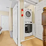Simplylovely Modern Condo Near Downtown Ottawa With Free Parking And Patio