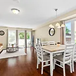 Apartment Simplylovely Modern Near Downtown With Free Parking And Patio Ottawa