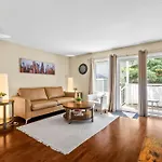 Simplylovely Modern Near Downtown With Free Parking And Patio Ottawa