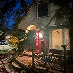 Bright Room In Beautiful Old Ottawa East