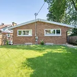 Cozy Bungalow - 5Mins To The Ottawa Hospital