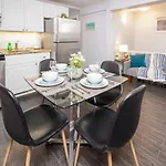 Stylish Ottawa Getaway For 5