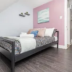Stylish Getaway For 5 * Ottawa