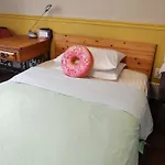 Center Near Train Station & Parliament Guest house *