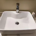 Guest house Center Near Train Station & Parliament *