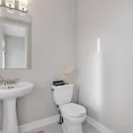 Spacious Family In Barrhaven Villa