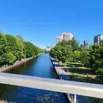Center Near Train Station & Parliament Ottawa