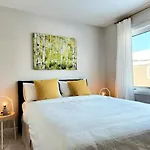 Spacious Family In Barrhaven Villa