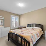 Maple Heights - Stunning In West Villa