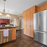Maple Heights - Stunning In West Villa *