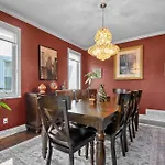 Maple Heights - Stunning In West *