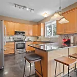 Maple Heights - Stunning In West
