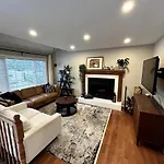Large 4bd In Orleans With Pool Ottawa