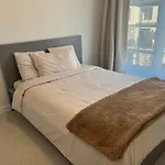 Private Room Close To The Airport