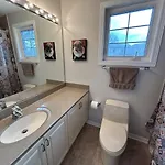 Large 4Bd Home In Orleans With Pool