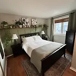 Large 4bd In Orleans With Pool Ottawa