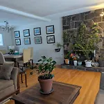 Guest house In Area Ottawa