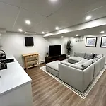 Large 4bd In Orleans With Pool Ottawa